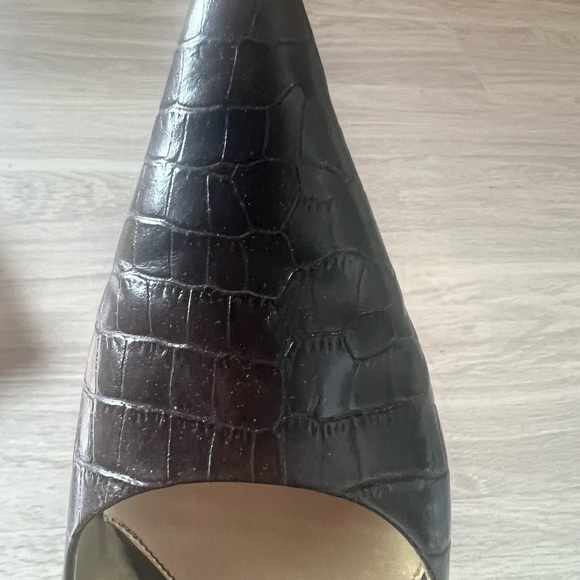 Bandolino Black Croc-Embossed Heels Timeless Elegance - Picture 4 of 4